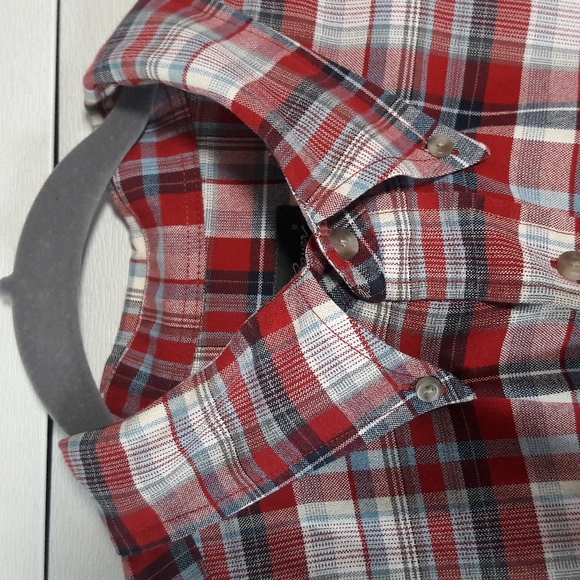 Eddie Bauer Relaxed Fit Men's plaid button front shirt - Picture 4 of 7